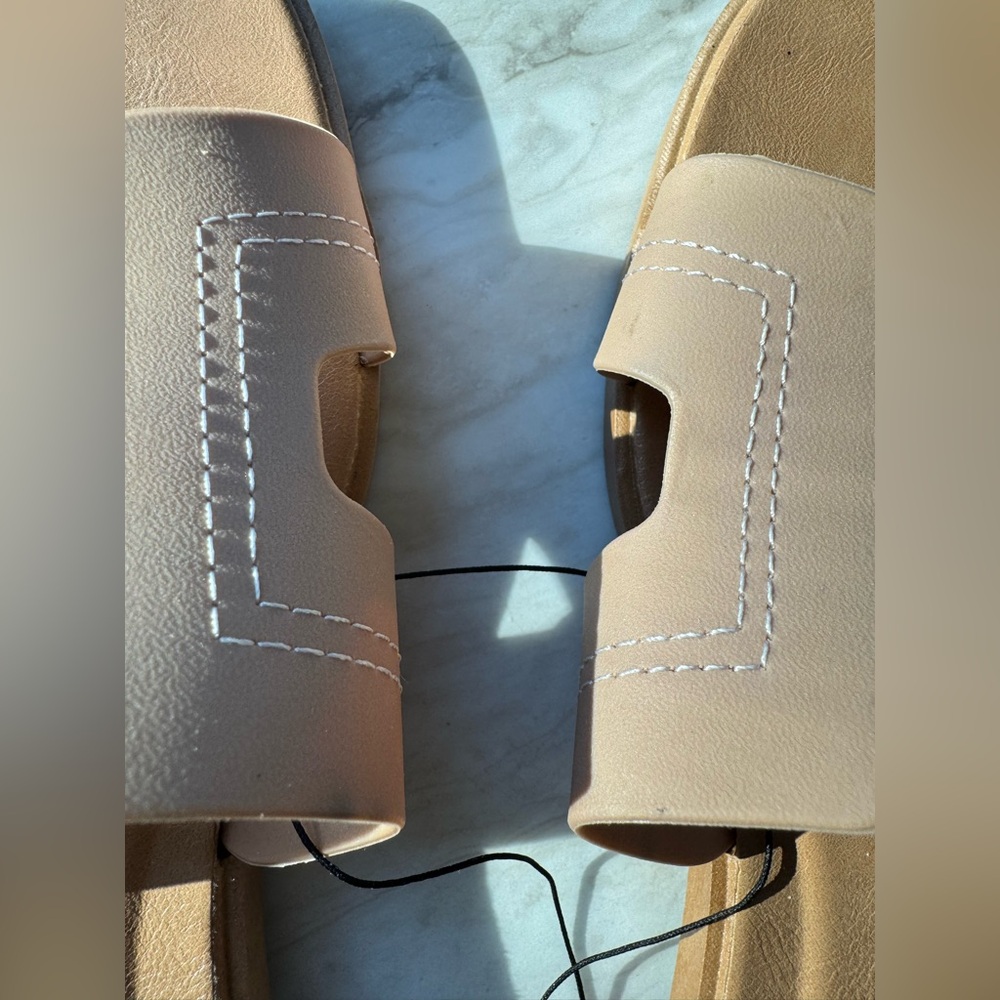 New Tan Slide Sandals Size 8 - Picture 3 of 3